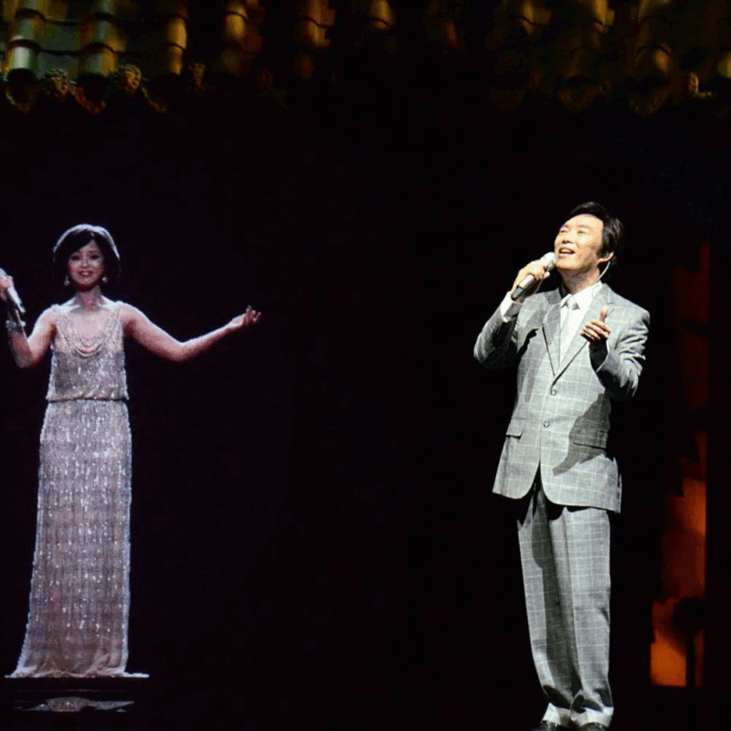 Holographic phantom imaging