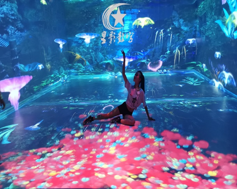 Immersive holographic interaction